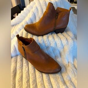 Women’s lucky brand size 8.5 W booties!